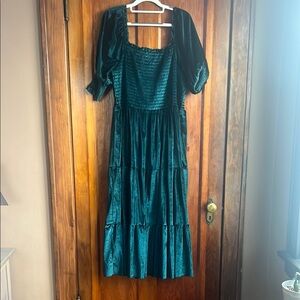 Baltic Born 1X Velvet Green Puff Sleeve Midi Dress